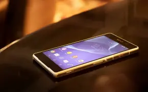 Telefones celulares colocados em cima da mesa