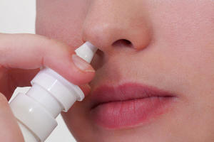 desentupir nariz com descongestionante ou soro fisiológico