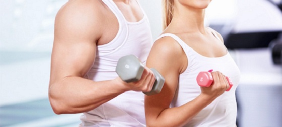 A musculação promove o fortalecimento muscular