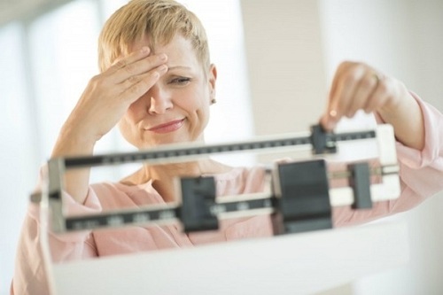 Uma mulher de 50 anos quantas calorias perder para emagrecer