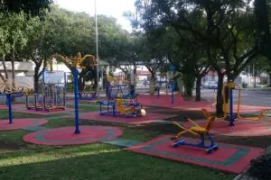 Academias em praças públicas para se exercitar