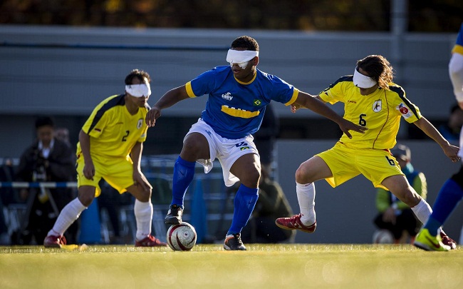 Uma Partida De Futebol De Cinco Para Deficientes Visuais