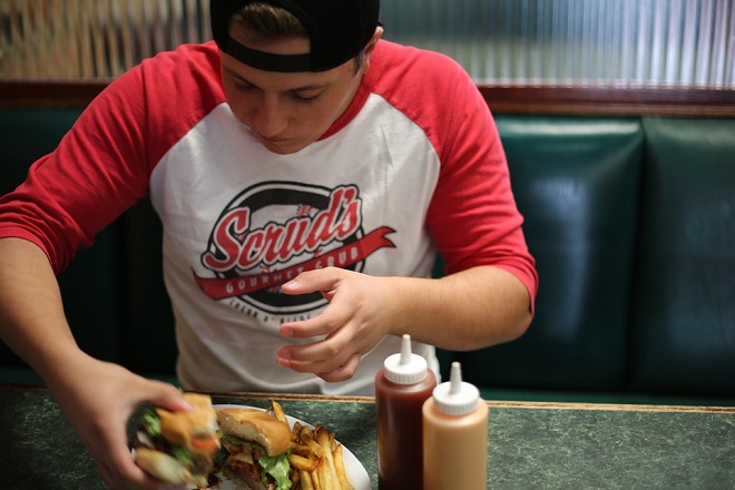 Fast-food ingerido na alimentação na adolescência