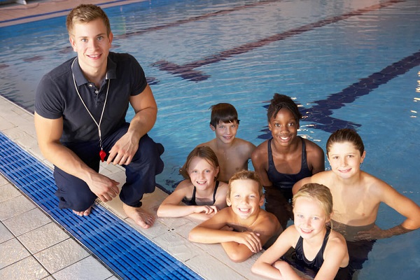Tendência para o futuro do mercado fitness com natação para crianças