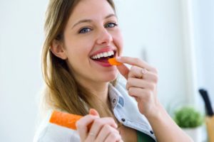 Comer cenoura diariamente faz bem para a saúde