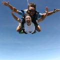 Saltar de paraquedas induz a adrenalina no corpo